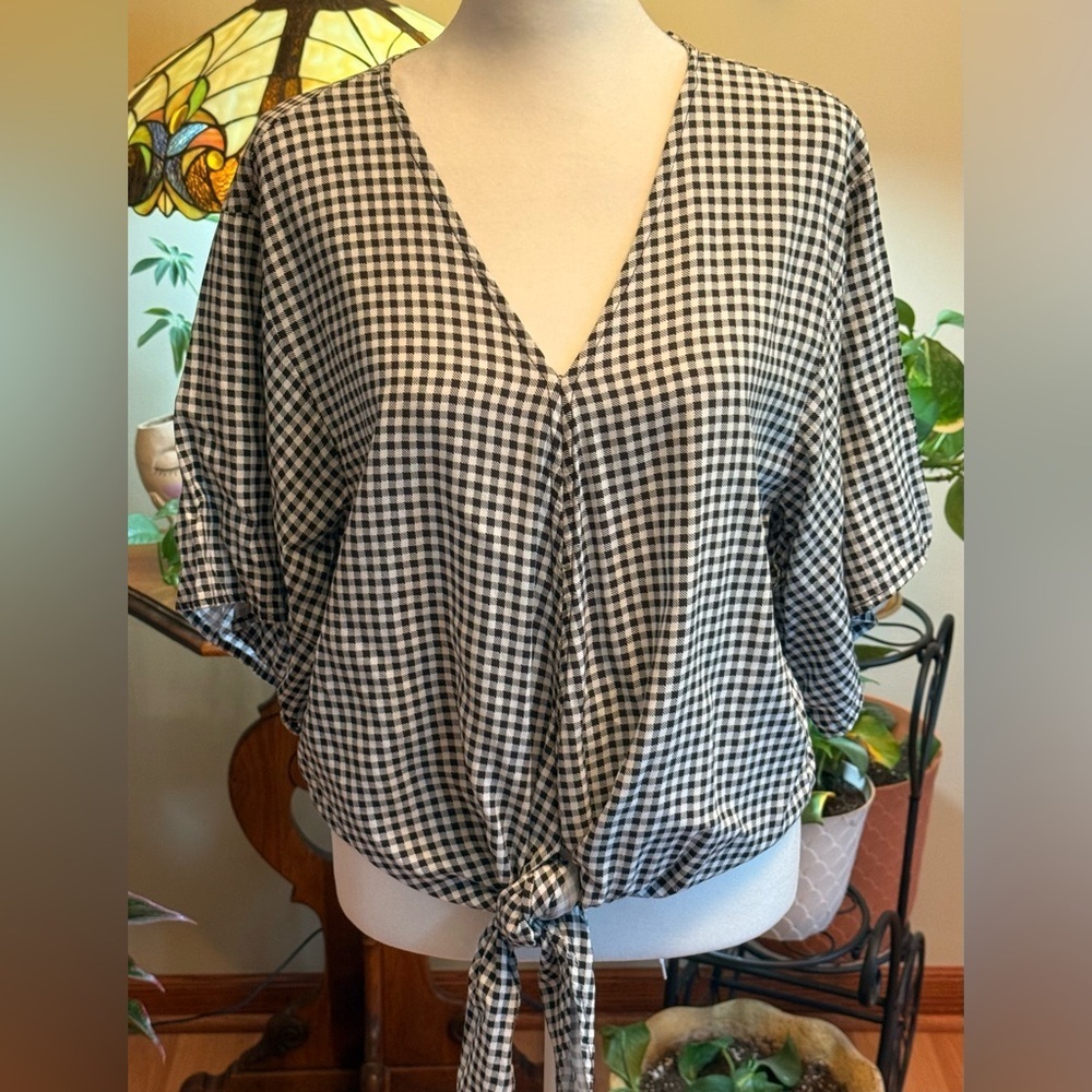 Ariella Black and White 3/4 Sleeve Tie Front Blouse Medium Made in the USA